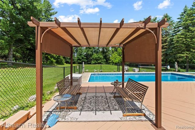 12427 Foley Road, Fenton, MI 48430