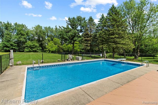 12427 Foley Road, Fenton, MI 48430