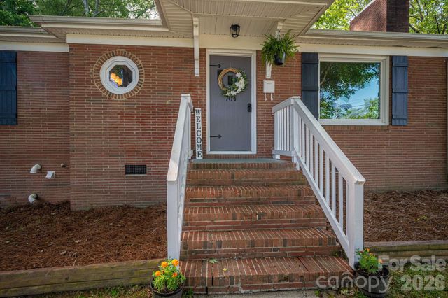 704 Dogwood Avenue, Lincolnton, NC 28092