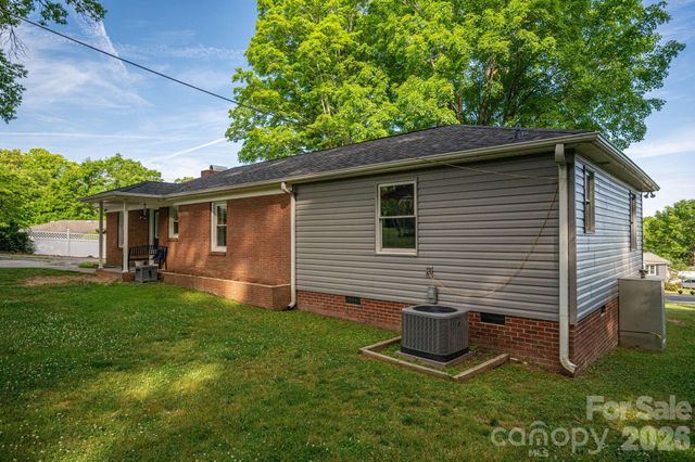 704 Dogwood Avenue, Lincolnton, NC 28092