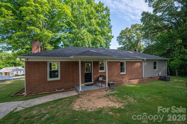 704 Dogwood Avenue, Lincolnton, NC 28092