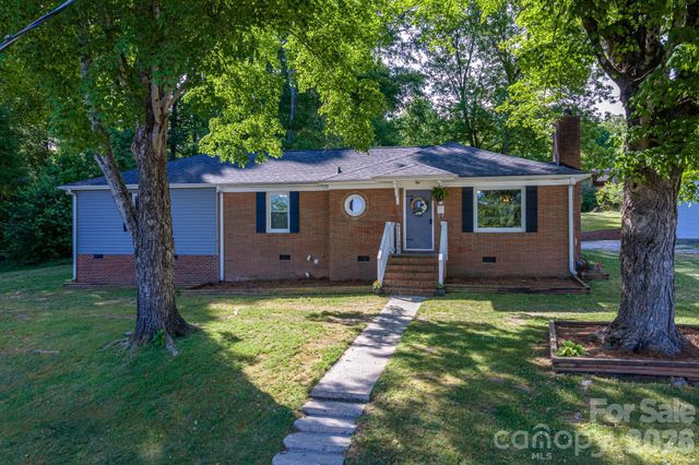 704 Dogwood Avenue, Lincolnton, NC 28092