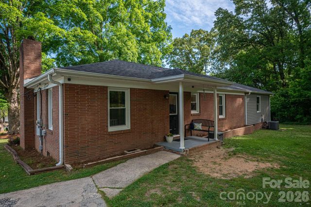 704 Dogwood Avenue, Lincolnton, NC 28092
