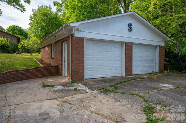 704 Dogwood Avenue, Lincolnton, NC 28092