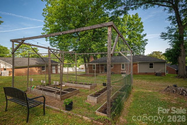 704 Dogwood Avenue, Lincolnton, NC 28092
