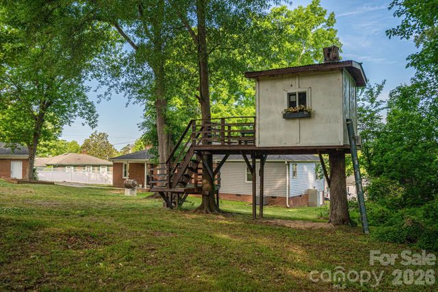 704 Dogwood Avenue, Lincolnton, NC 28092
