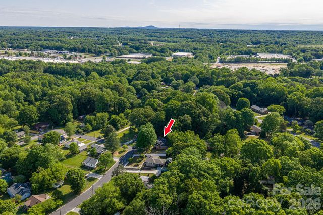 704 Dogwood Avenue, Lincolnton, NC 28092