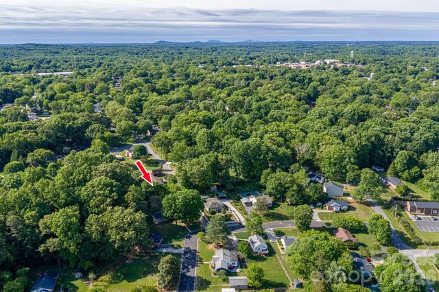 704 Dogwood Avenue, Lincolnton, NC 28092