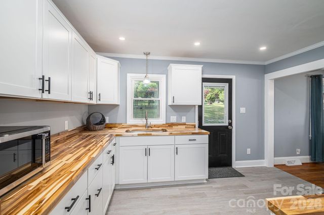 704 Dogwood Avenue, Lincolnton, NC 28092