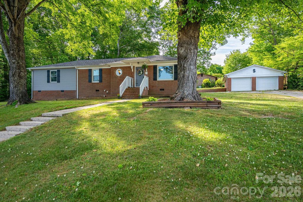 704 Dogwood Avenue, Lincolnton, NC 28092