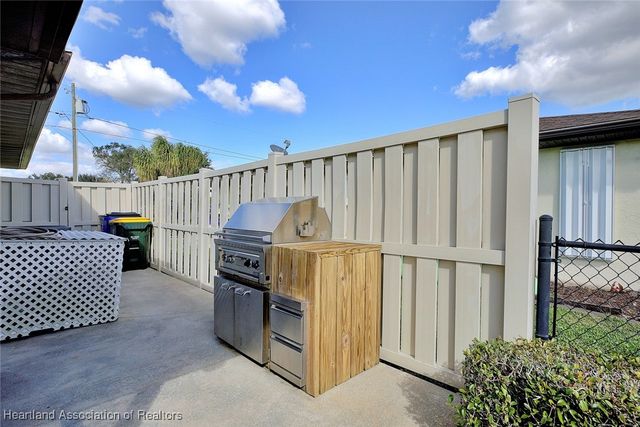 327 Anderson Street NE, Lake Placid, FL 33852