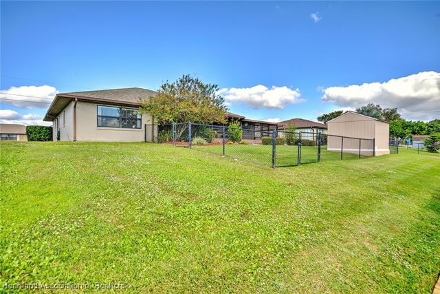 327 Anderson Street NE, Lake Placid, FL 33852