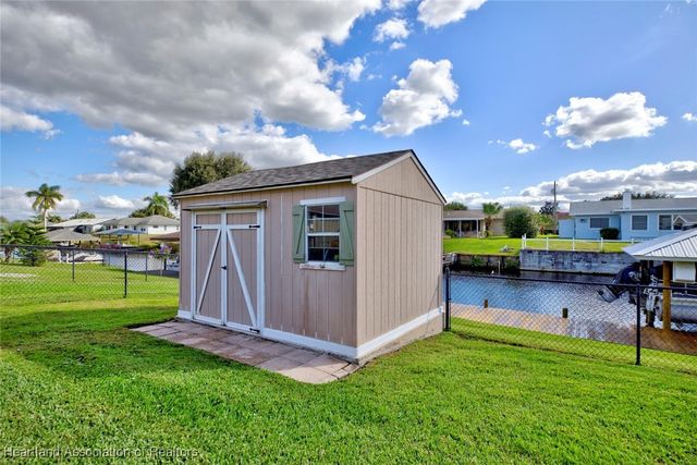 327 Anderson Street NE, Lake Placid, FL 33852