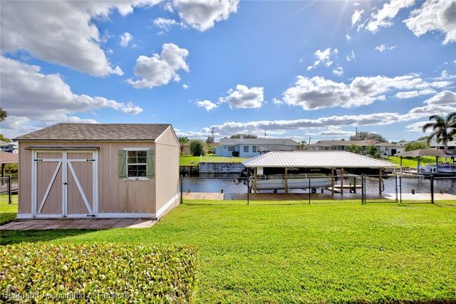 327 Anderson Street NE, Lake Placid, FL 33852