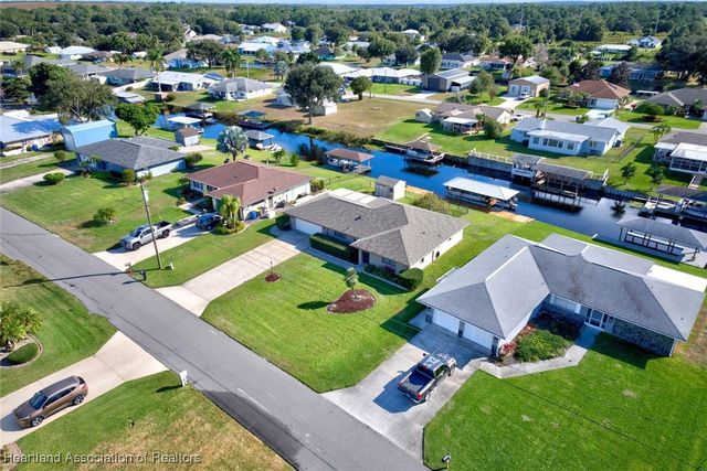 327 Anderson Street NE, Lake Placid, FL 33852