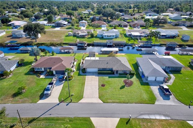 327 Anderson Street NE, Lake Placid, FL 33852