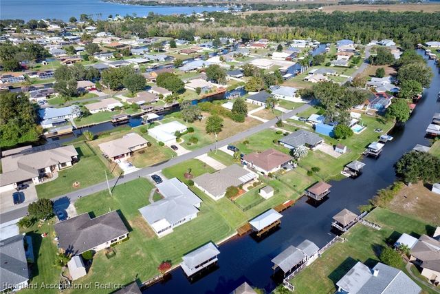 327 Anderson Street NE, Lake Placid, FL 33852