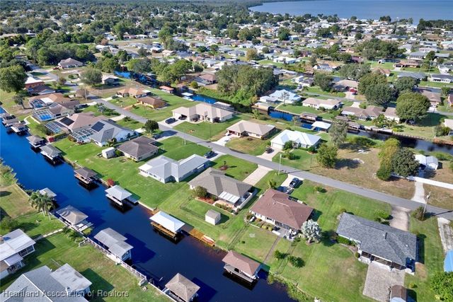 327 Anderson Street NE, Lake Placid, FL 33852