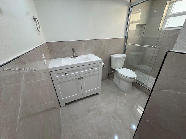 4000 NE 170th St 606, North Miami Beach, FL 33160