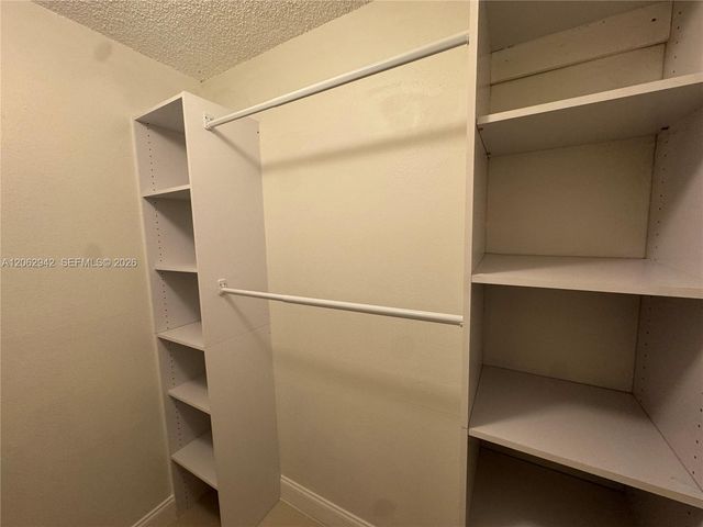 4000 NE 170th St 606, North Miami Beach, FL 33160