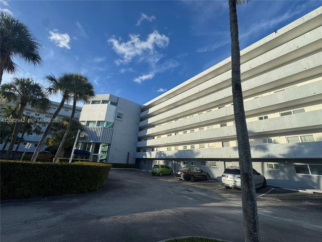 4000 NE 170th St 606, North Miami Beach, FL 33160