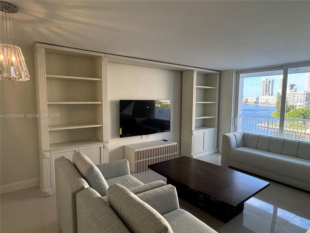 4000 NE 170th St 606, North Miami Beach, FL 33160