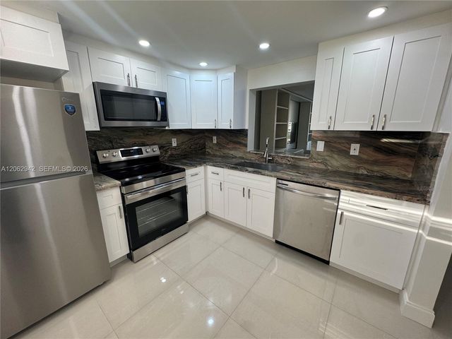 4000 NE 170th St 606, North Miami Beach, FL 33160