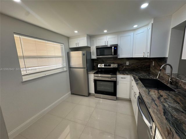 4000 NE 170th St 606, North Miami Beach, FL 33160