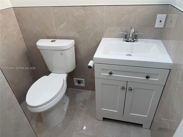 4000 NE 170th St 606, North Miami Beach, FL 33160
