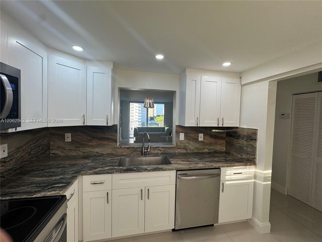 4000 NE 170th St 606, North Miami Beach, FL 33160