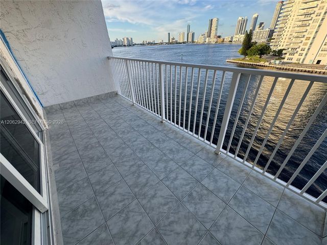 4000 NE 170th St 606, North Miami Beach, FL 33160