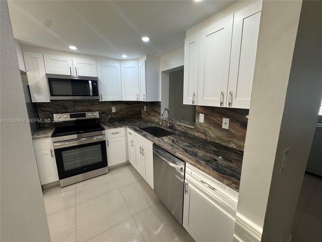 4000 NE 170th St 606, North Miami Beach, FL 33160