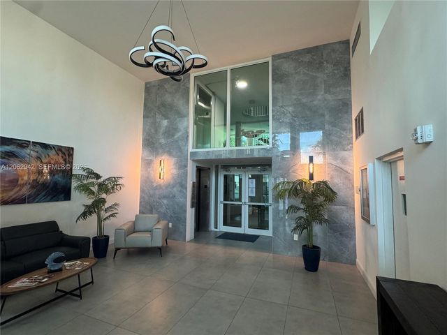 4000 NE 170th St 606, North Miami Beach, FL 33160