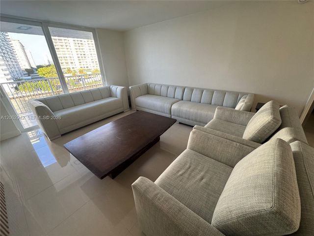 4000 NE 170th St 606, North Miami Beach, FL 33160