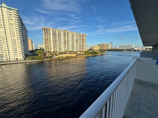 4000 NE 170th St 606, North Miami Beach, FL 33160