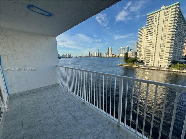 4000 NE 170th St 606, North Miami Beach, FL 33160
