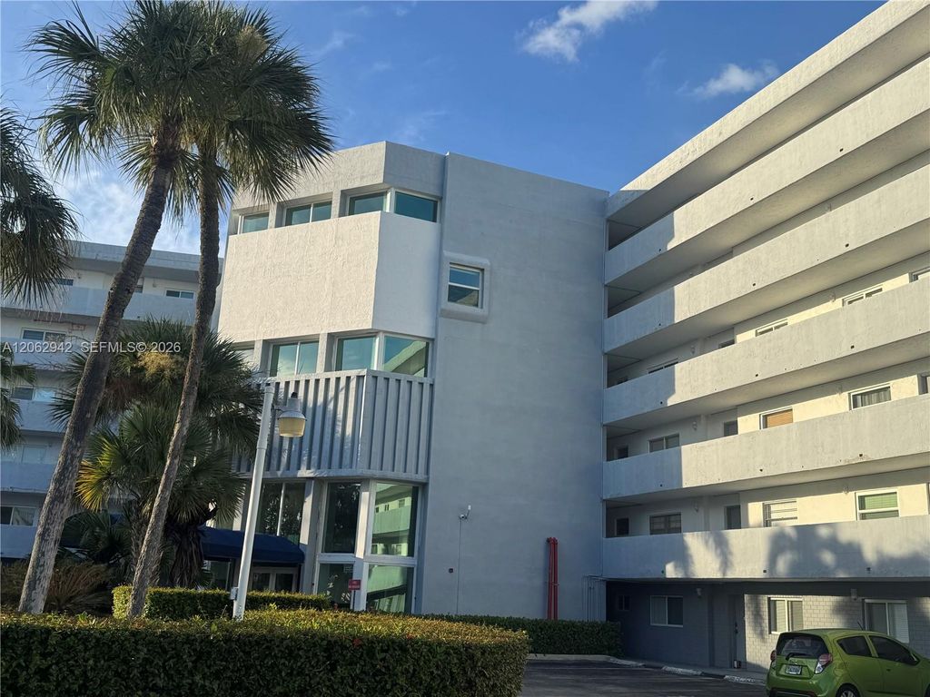 4000 NE 170th St 606, North Miami Beach, FL 33160