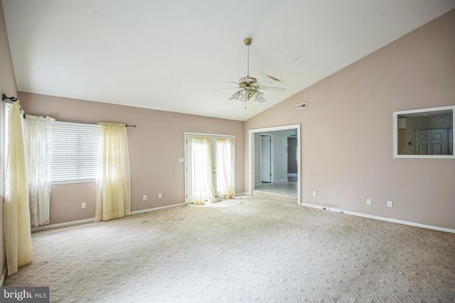 20 SUGAR BUSH DR, Sicklerville, NJ 08081