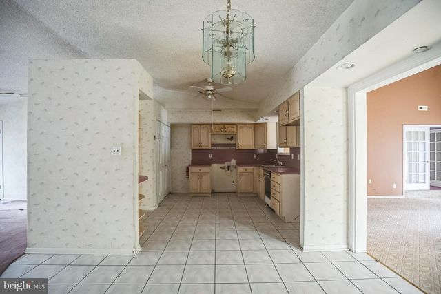 20 SUGAR BUSH DR, Sicklerville, NJ 08081