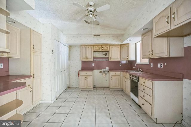 20 SUGAR BUSH DR, Sicklerville, NJ 08081