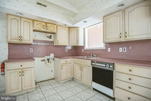 20 SUGAR BUSH DR, Sicklerville, NJ 08081
