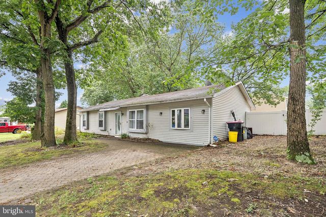 20 SUGAR BUSH DR, Sicklerville, NJ 08081