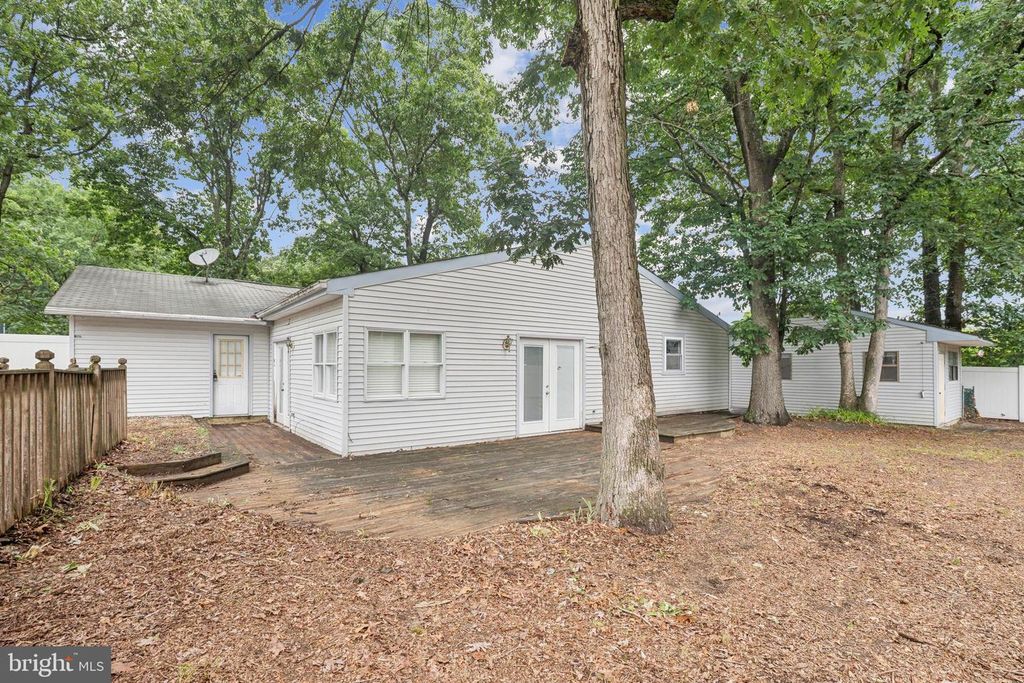 20 SUGAR BUSH DR, Sicklerville, NJ 08081