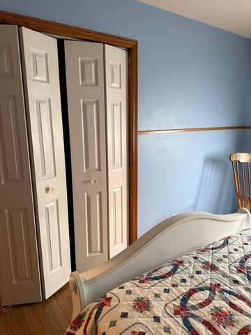 2215 Wheatland Terrace, Freeport, IL 61032