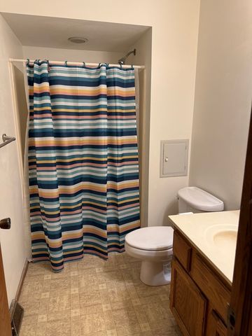 2215 Wheatland Terrace, Freeport, IL 61032