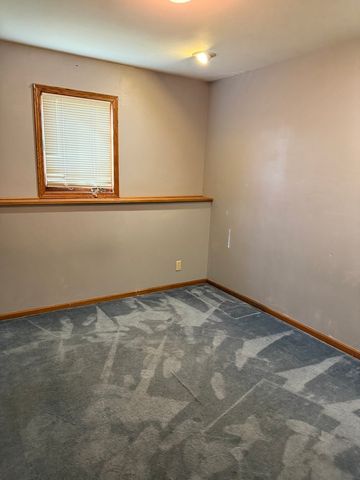 2215 Wheatland Terrace, Freeport, IL 61032