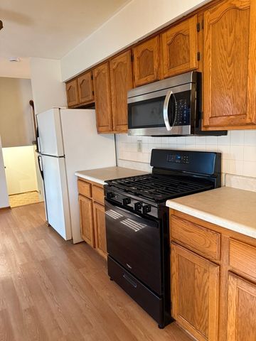 2215 Wheatland Terrace, Freeport, IL 61032