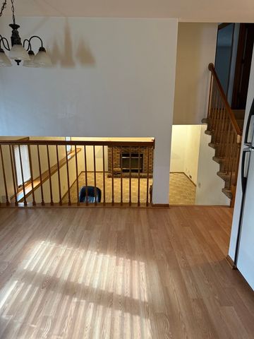 2215 Wheatland Terrace, Freeport, IL 61032