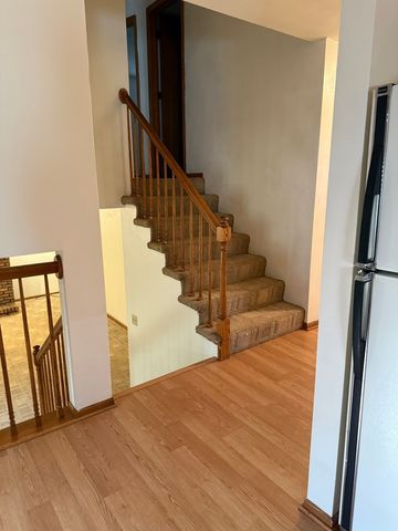 2215 Wheatland Terrace, Freeport, IL 61032