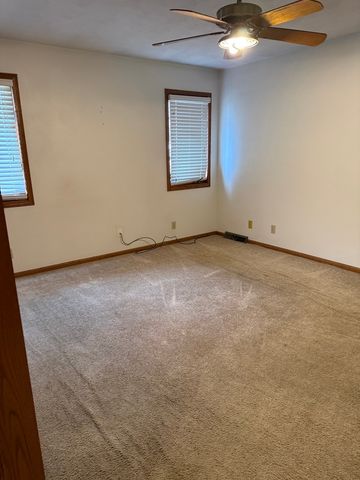 2215 Wheatland Terrace, Freeport, IL 61032